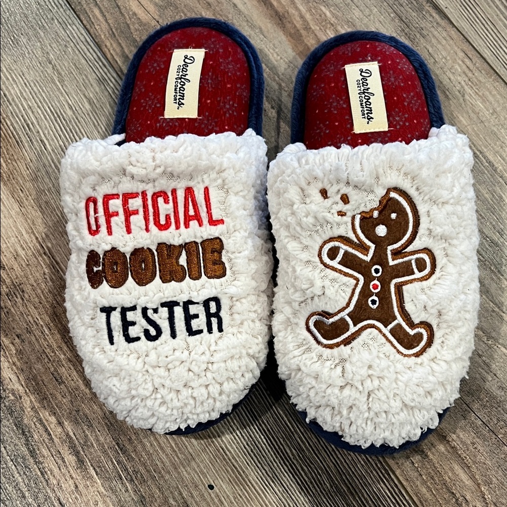 Dearfoams Red and Blue Cozy Slippers